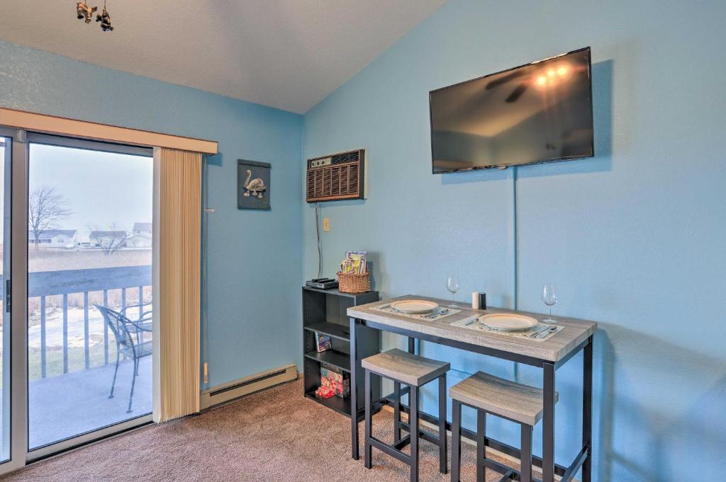 Condo with Balcony, Dock and Access to Lake Erie photo 3
