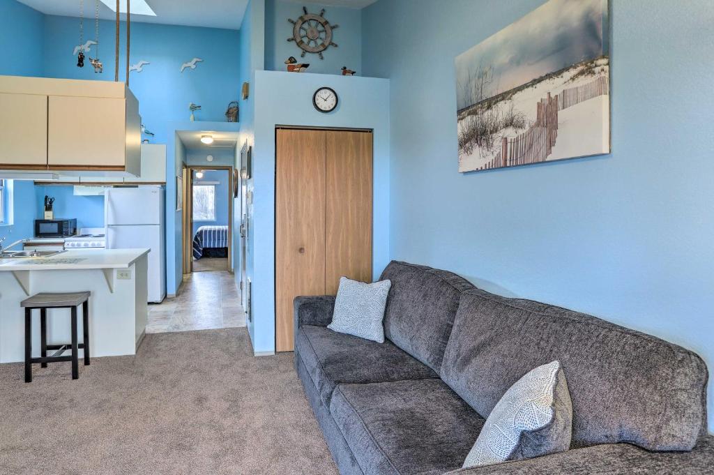Condo with Balcony, Dock and Access to Lake Erie photo 4