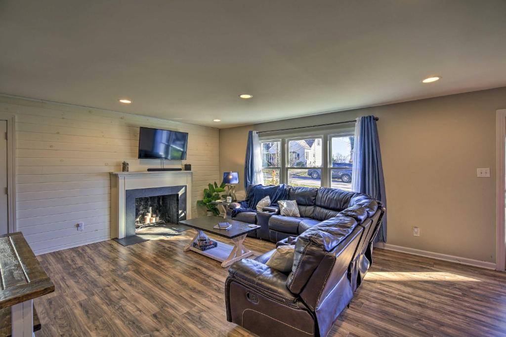 Cozy Bristol Home with Yard about 1 Mile to Downtown! photo 1