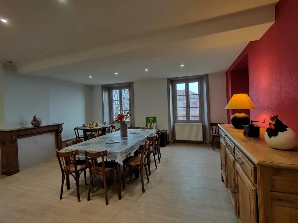 Gîte Saint-Haon-le-Châtel, 3 pièces, 6 personnes - FR-1-496-254 photo 2