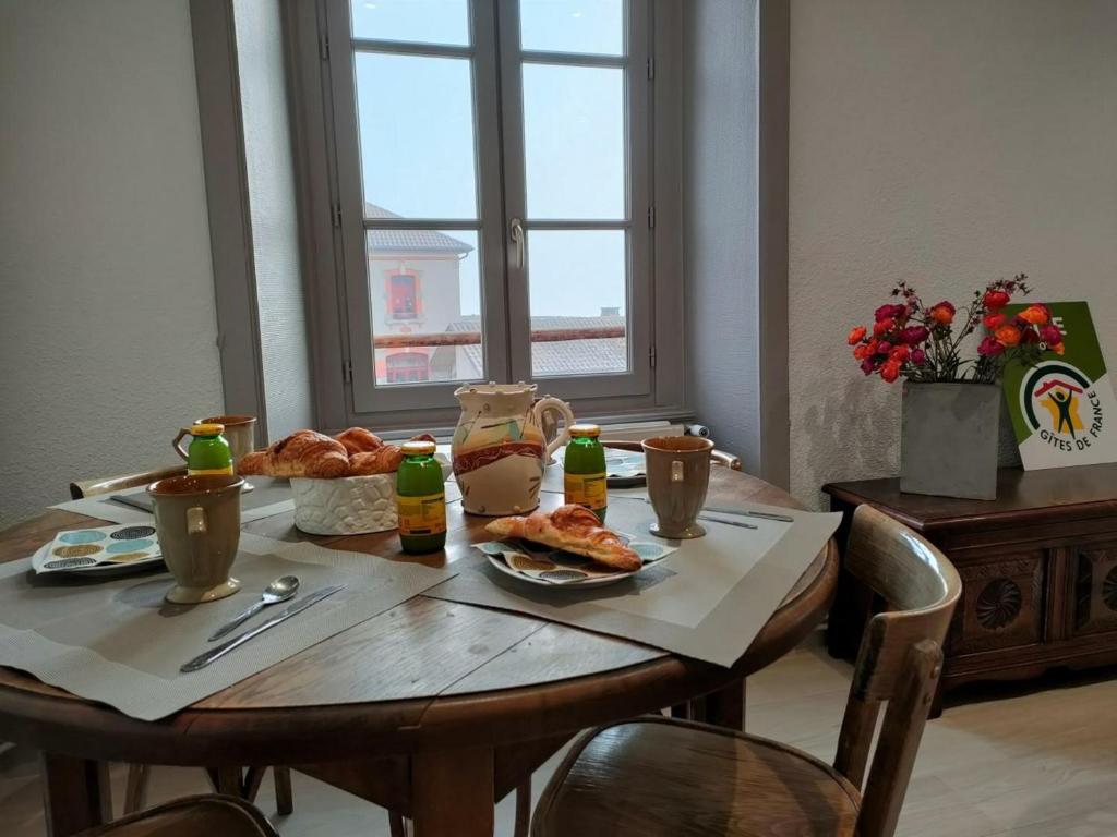 Gîte Saint-Haon-le-Châtel, 3 pièces, 6 personnes - FR-1-496-254 photo 4