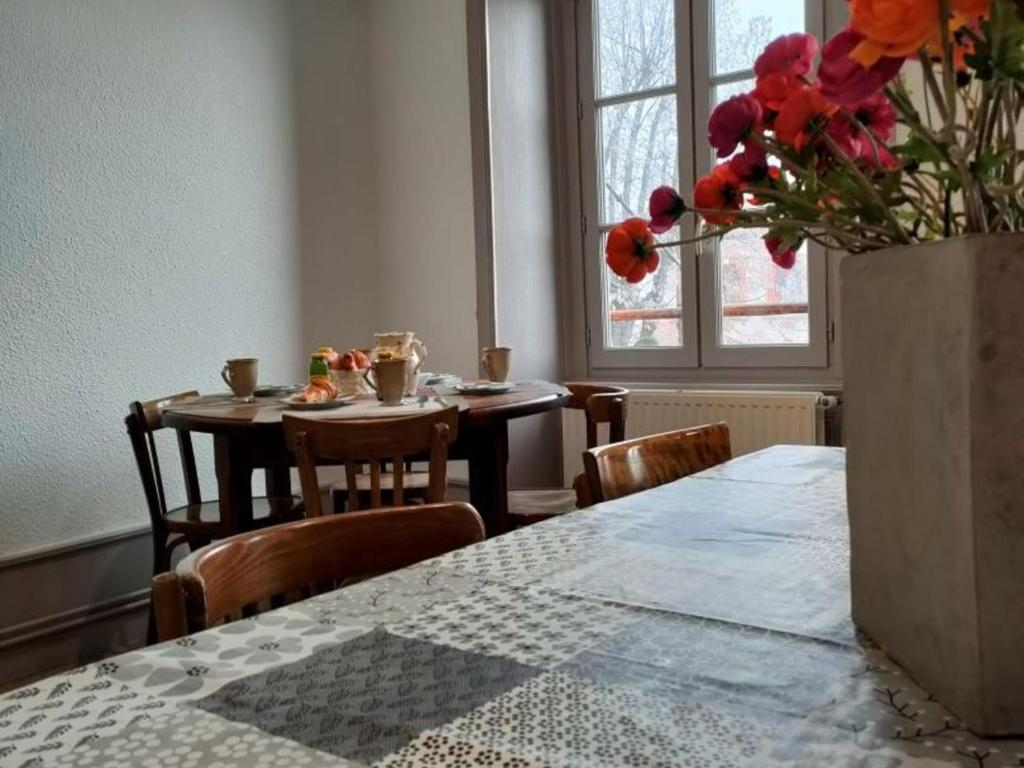 Gîte Saint-Haon-le-Châtel, 3 pièces, 6 personnes - FR-1-496-254 photo 3
