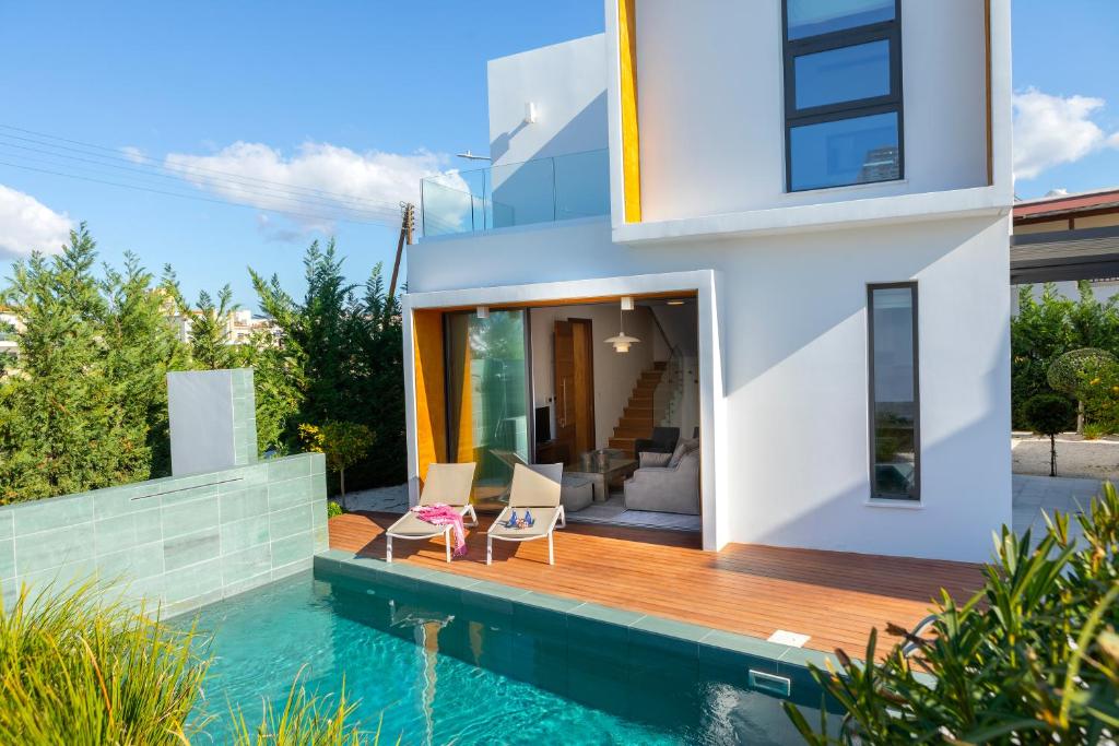 Villa Beach Heaven(Laurus 1), walking distance to the beach photo 1