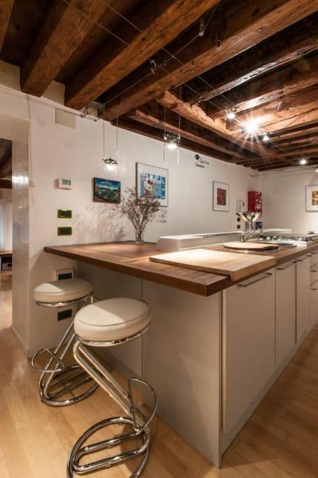 Bellissimo appartamento in Palazzo Storico photo 2