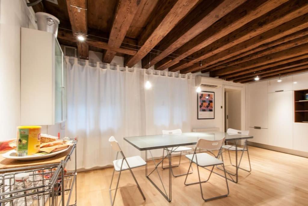 Bellissimo appartamento in Palazzo Storico photo 3