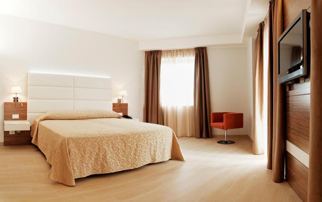 S Hotel photo 1