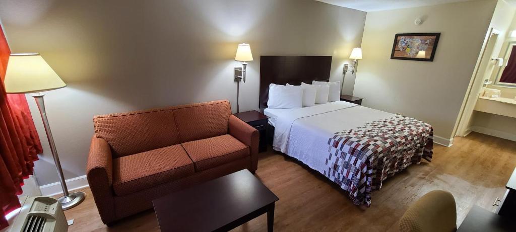 Red Roof Inn Tifton - Tap to explore photos