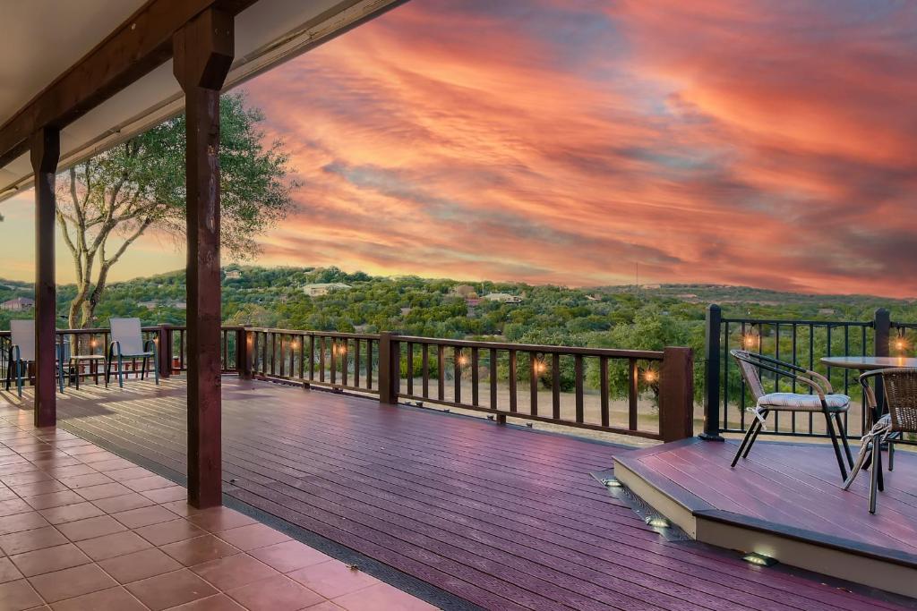 Gorgeous 10 Acre Estate POOL HOT TUB GAME ROOM photo 4