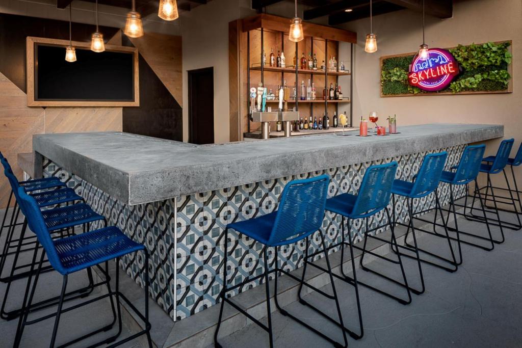 Holiday Inn Express Hotel & Suites Austin Downtown - University, an IHG Hotel photo 2