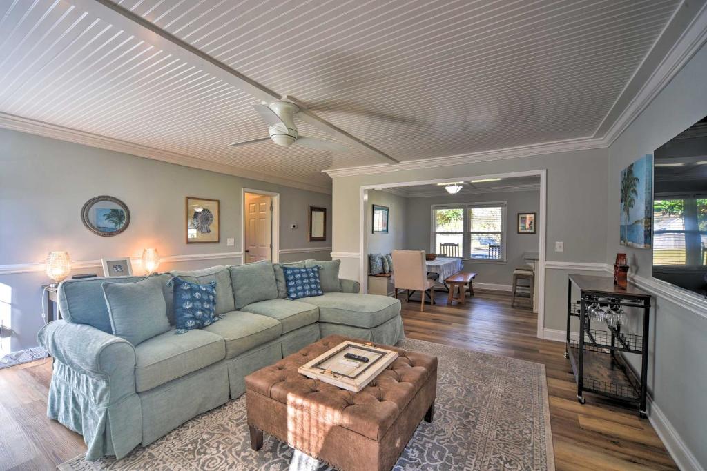 Charming House with Patio, 3 half Mi to Beach! photo 2