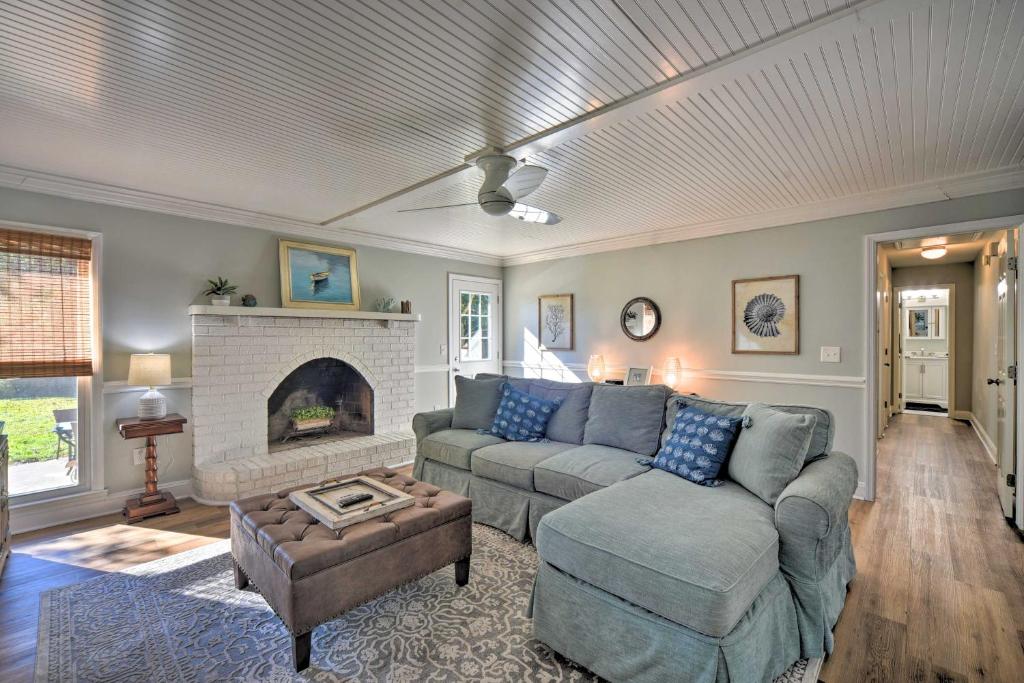 Charming House with Patio, 3 half Mi to Beach! photo 3