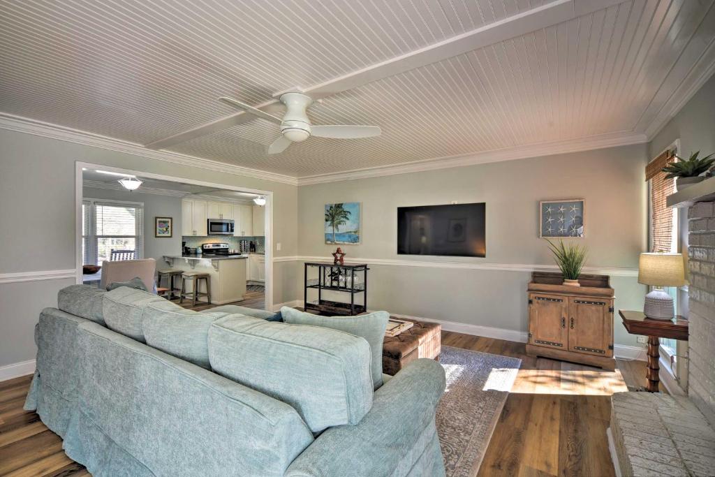 Charming House with Patio, 3 half Mi to Beach! photo 4
