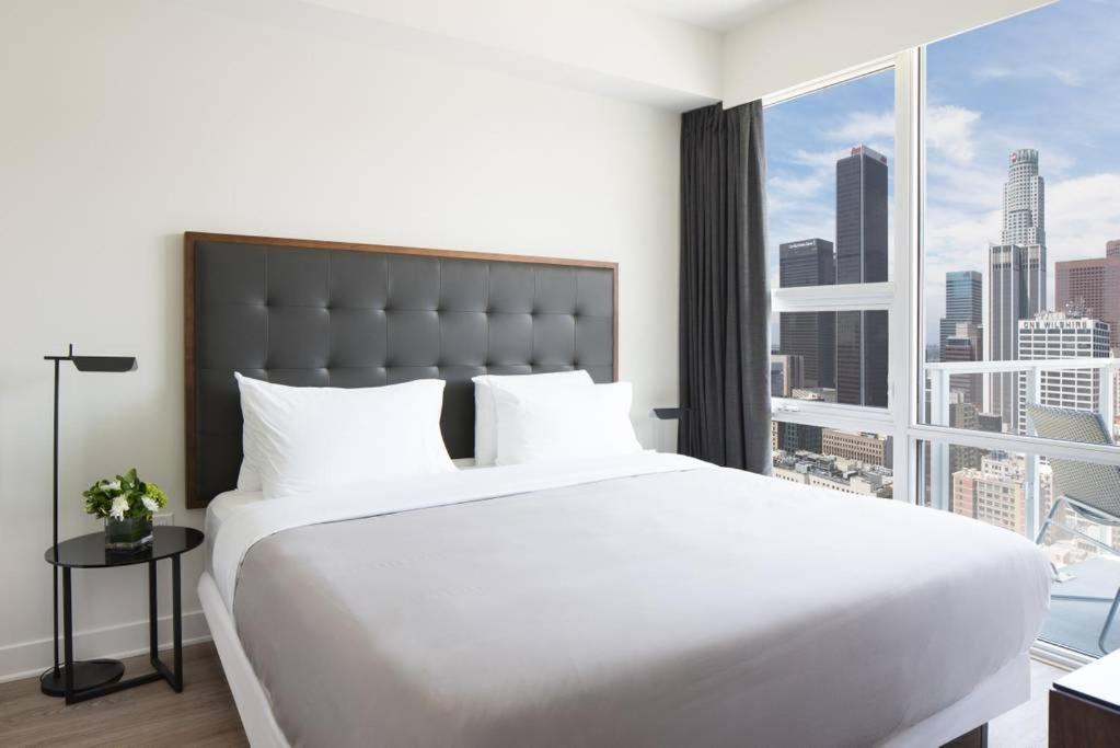 Top Floor 3 Bed 3 Bath Penthouse Living In Luxury photo 4