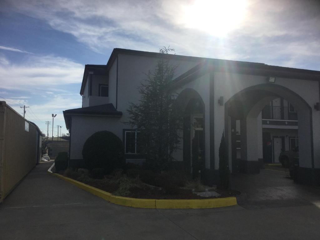 Muskogee Inn and Suites photo 4