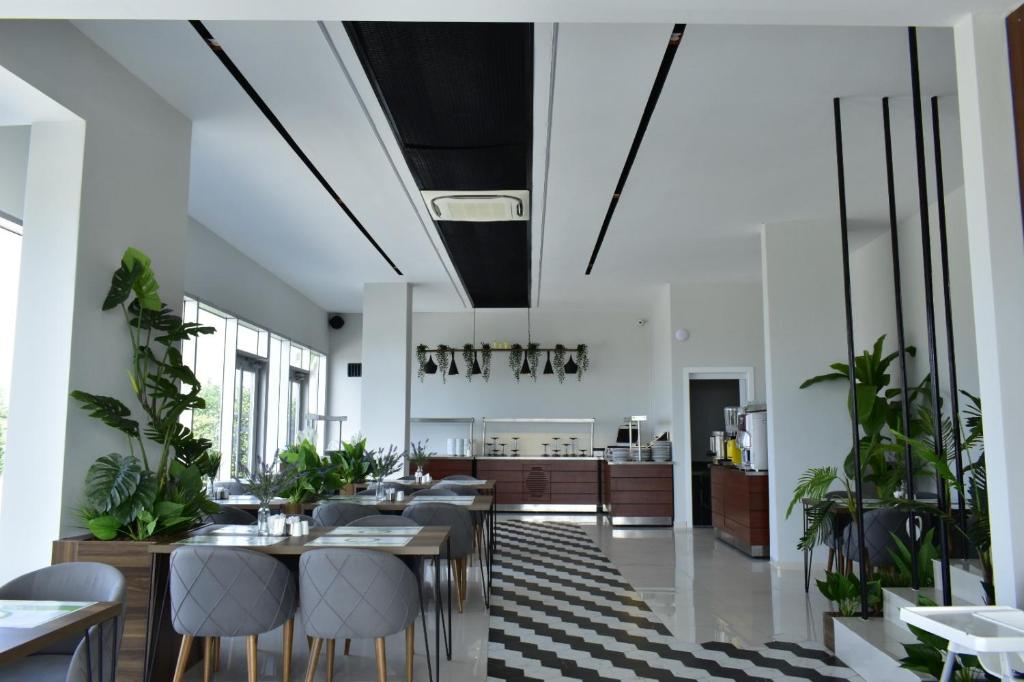 Green Hills Suites photo 2