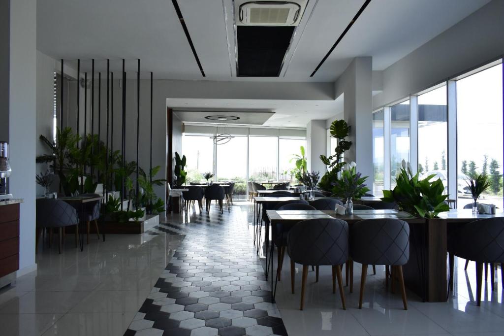 Green Hills Suites photo 3