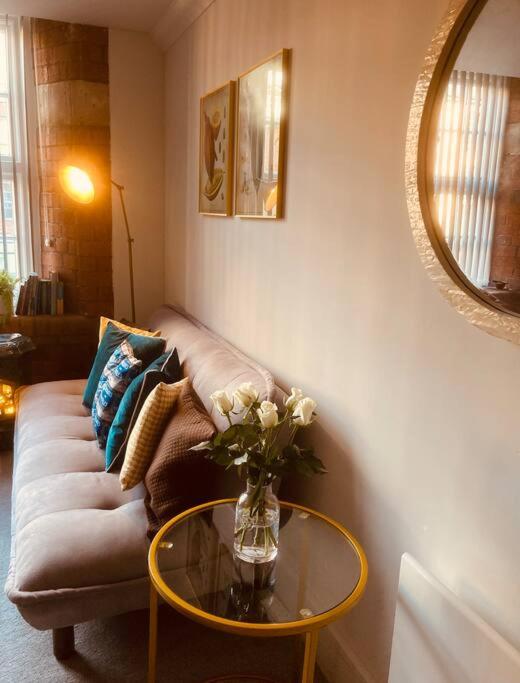 48 Cocoa Suites, York City Centre - Tap to explore photos