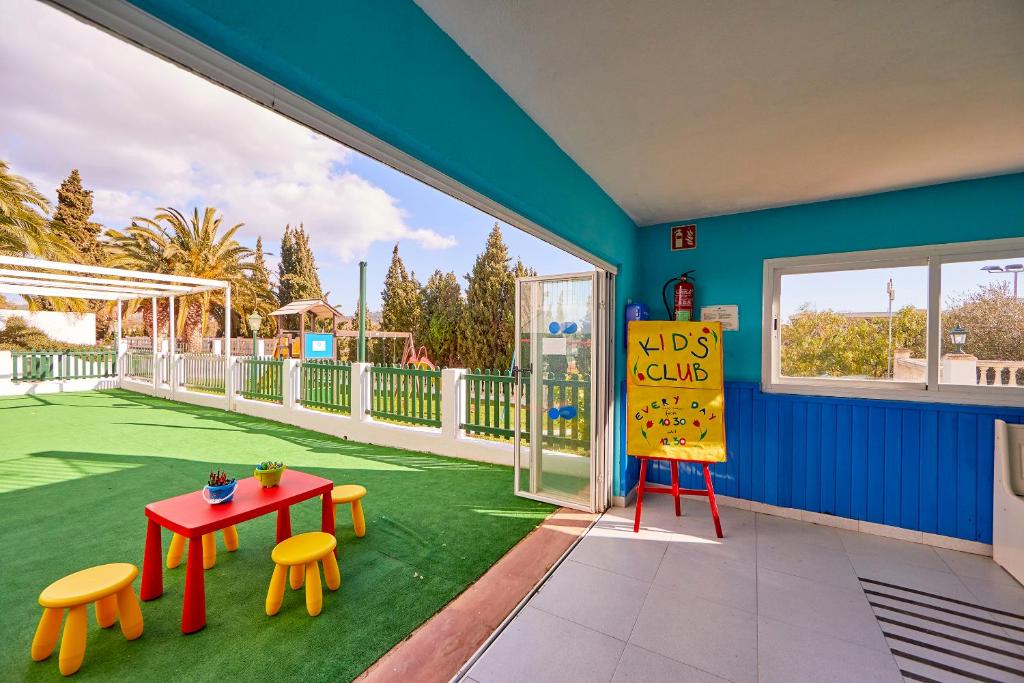 Aparthotel Holiday Center photo 3