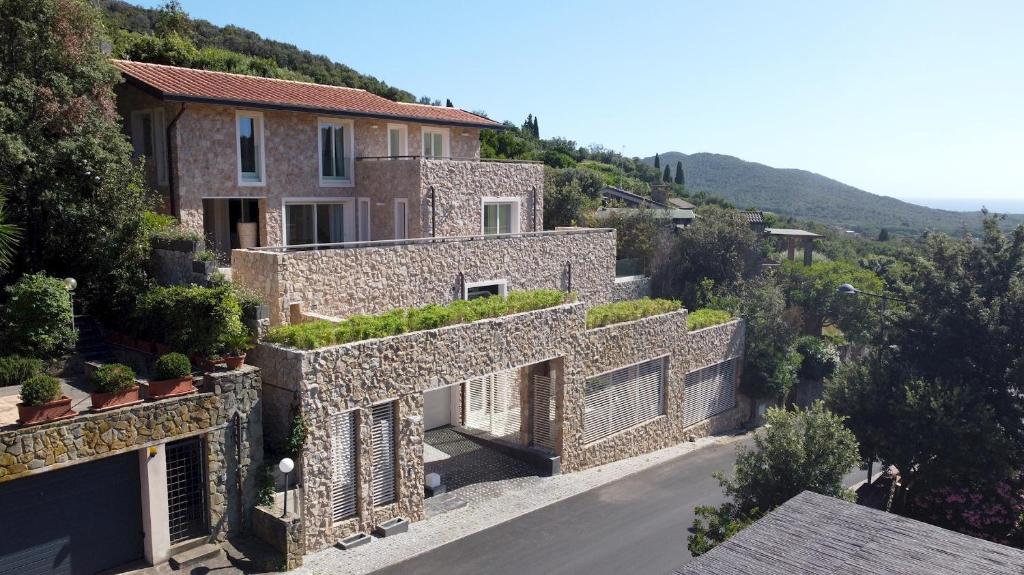 VILLA LE MANDRIE 7&2, Emma Villas