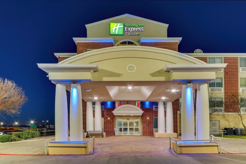 Holiday Inn Express & Suites Lake Worth, an IHG Hotel image