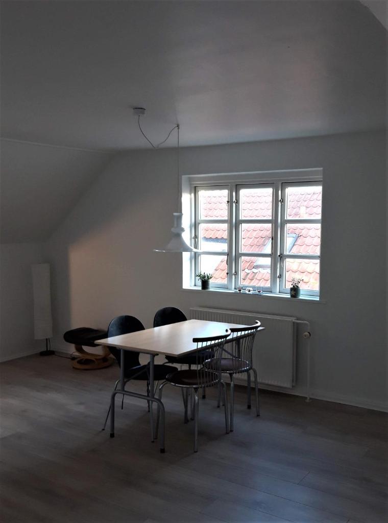 Nabo til domkirken photo 2