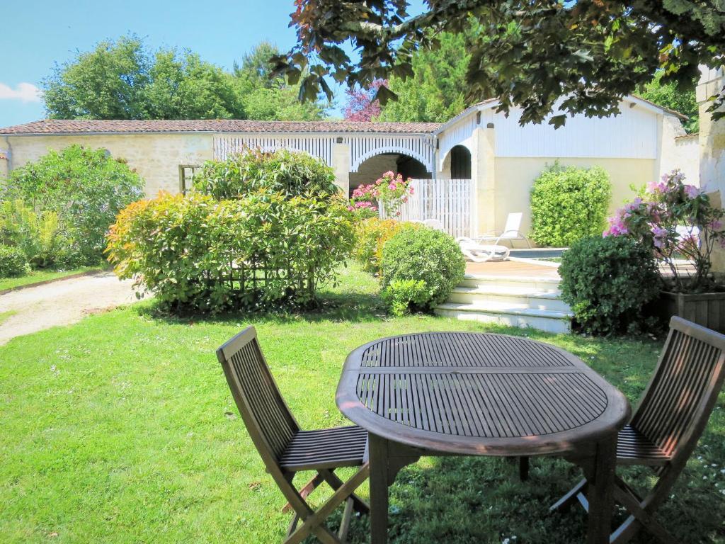 Holiday Home La Vertheuillaise - VHL100 by Interhome photo 2