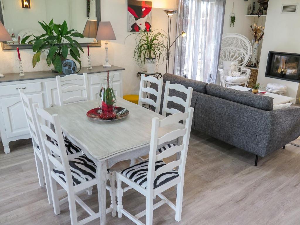 Holiday Home Les Camélias - LBE110 by Interhome photo 3