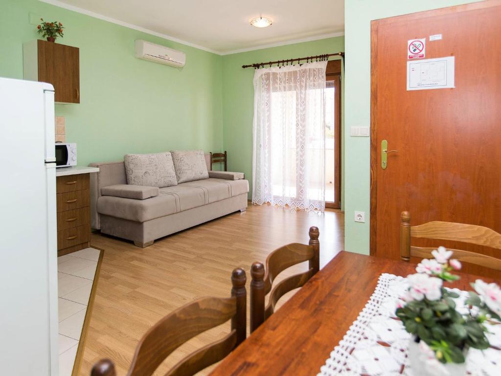 Apartment Nikol - CKV123 by Interhome photo 3