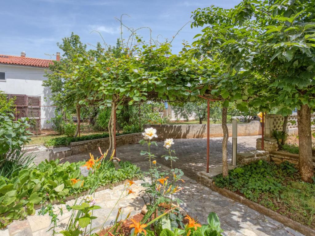 Apartment Daria-2 by Interhome photo 4