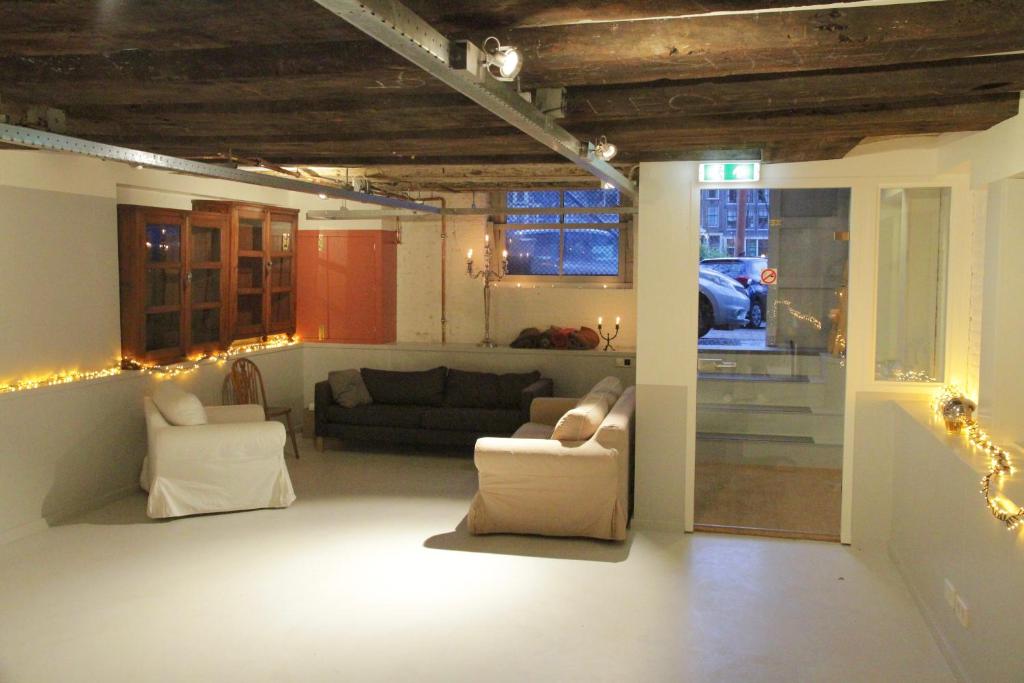 Top apartment along canal in historic centre photo 3