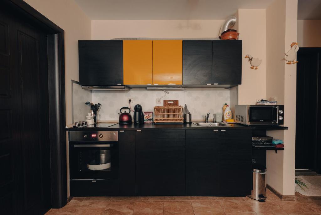Max Holiday Apartment photo 4