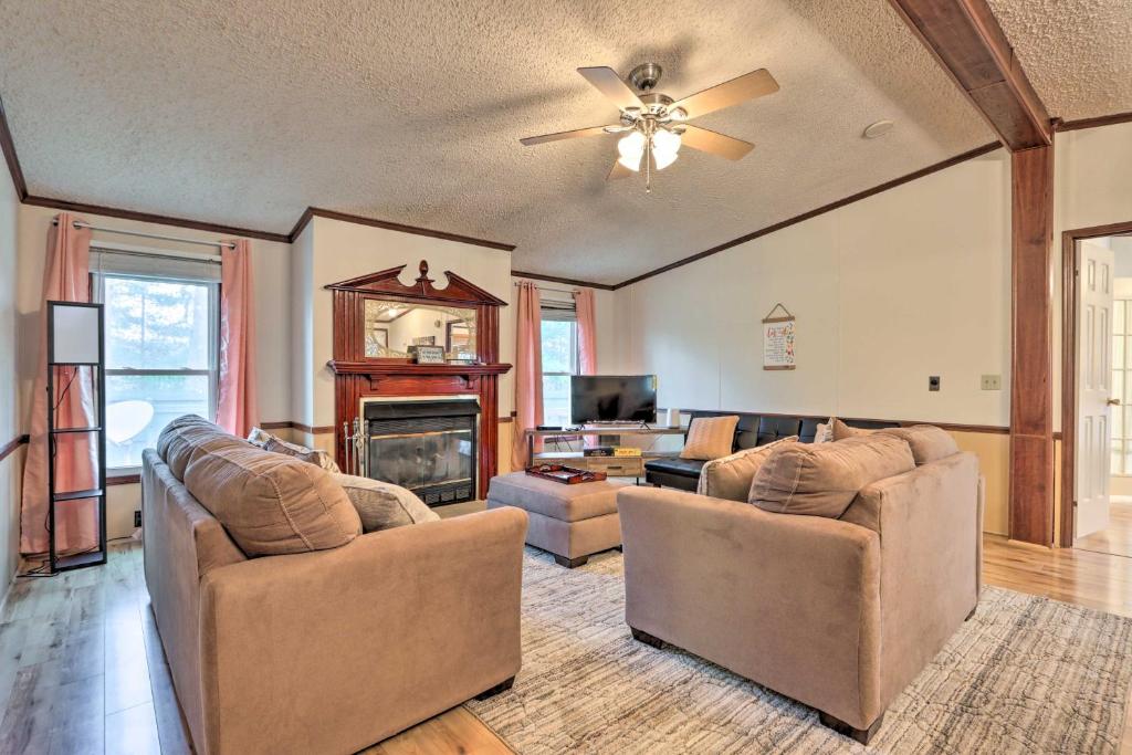 Family Apartment with Fireplace and Front Porch! photo 3
