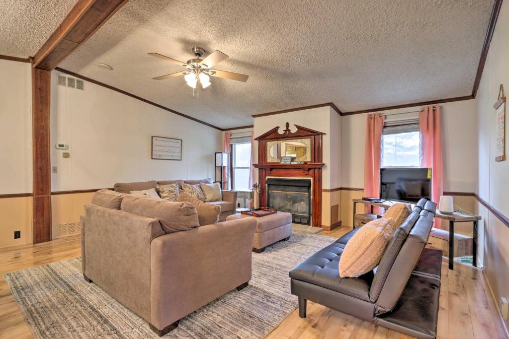 Family Apartment with Fireplace and Front Porch! photo 4