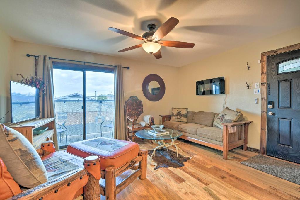 Rustic Fort Worth Apt with Balcony, Near Dtwn! photo 3