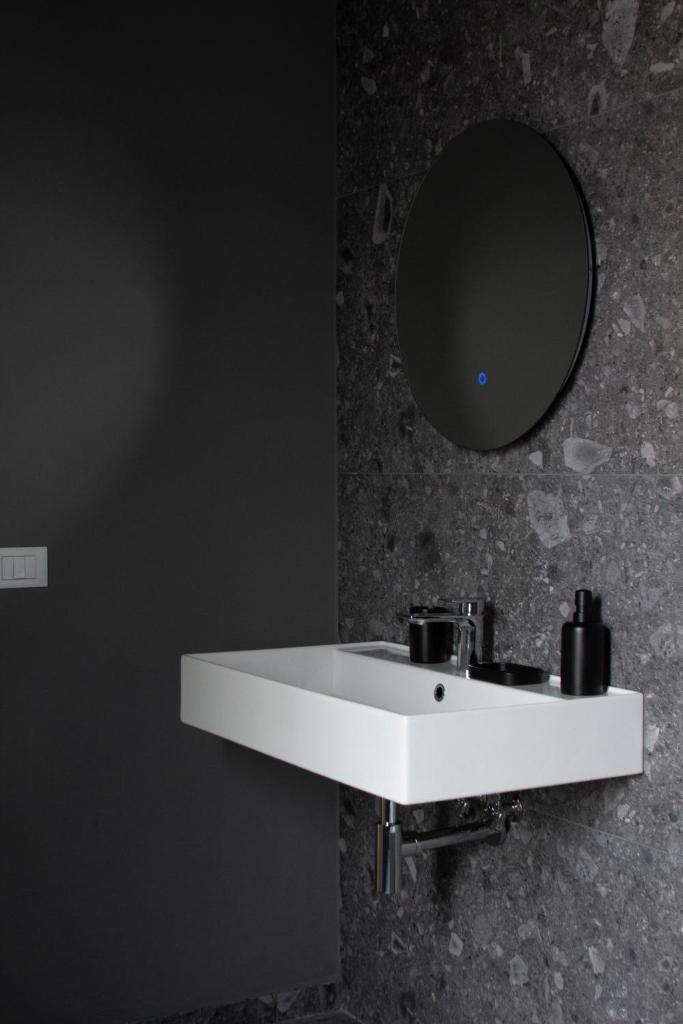 whiterooms photo 2