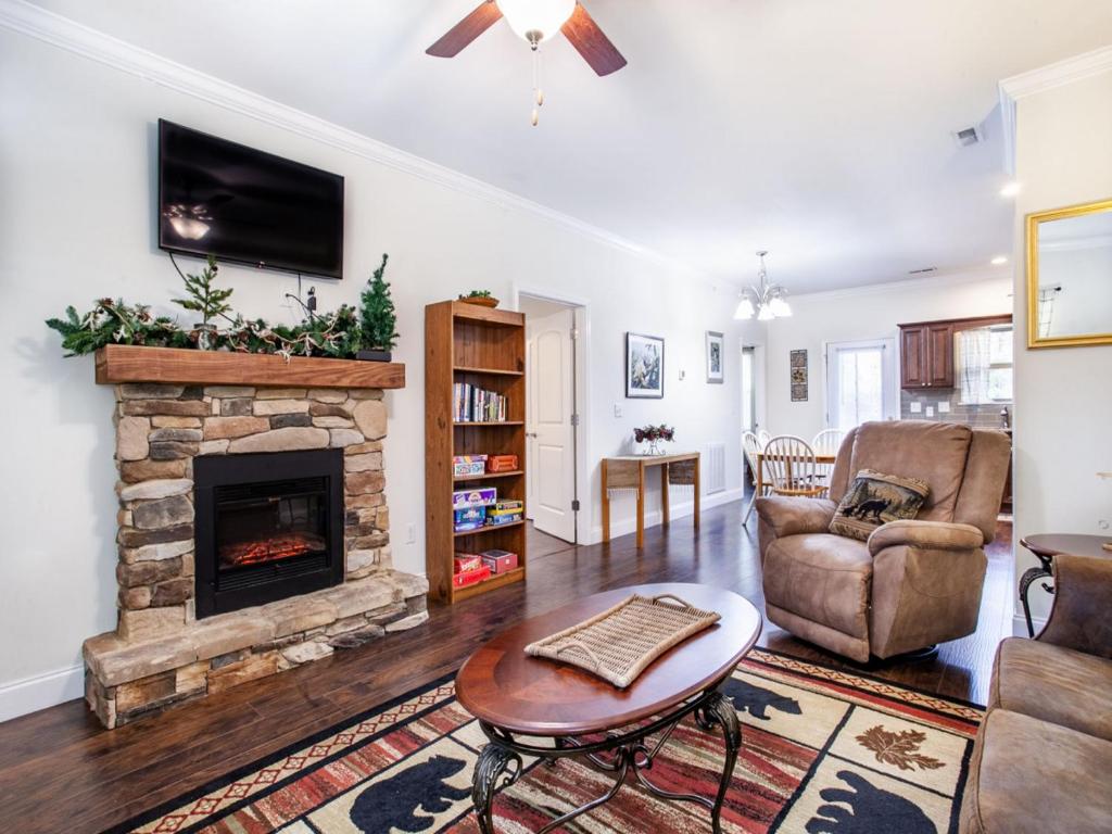 Classy Cades Cove Condo with Community Pool photo 1