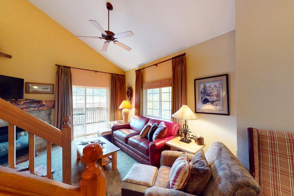 Riverside Treehouse photo 1