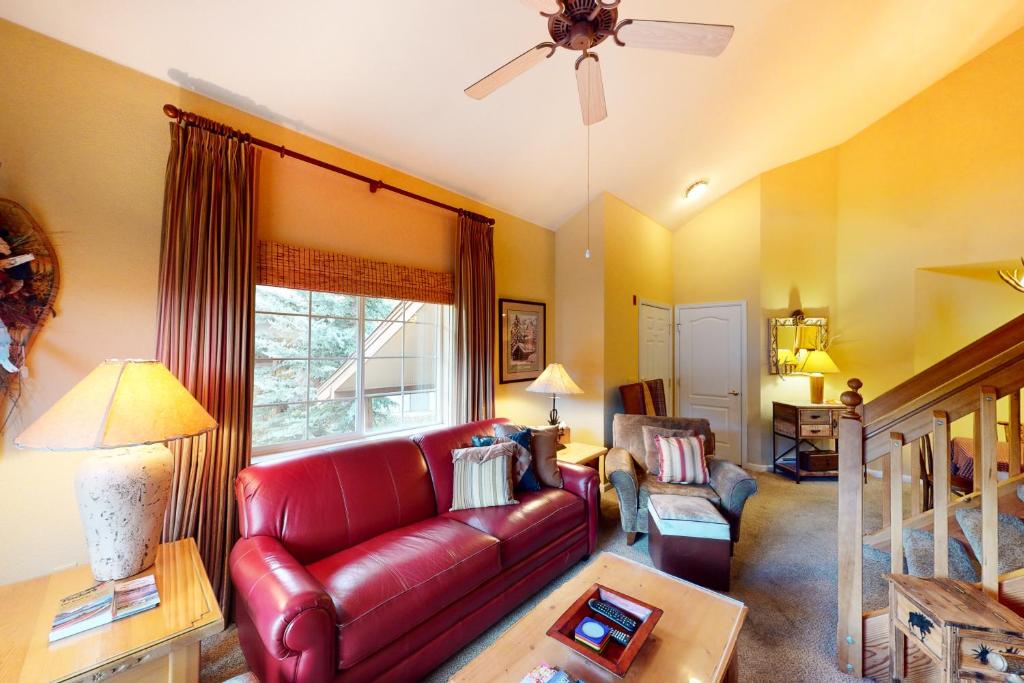 Riverside Treehouse photo 4