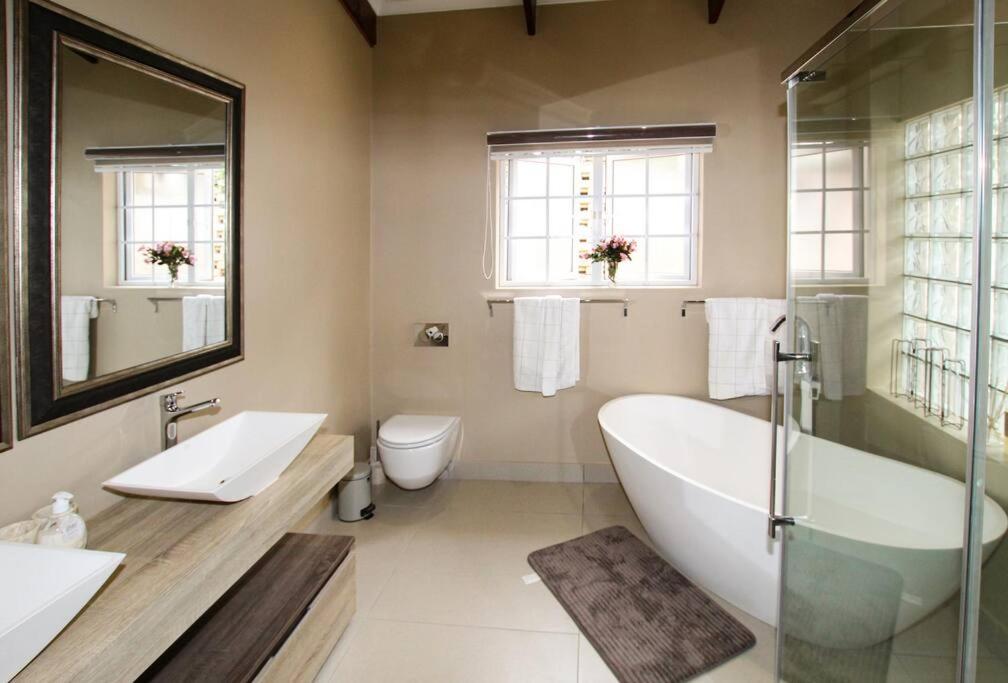 DEUX MAISON - Ocean view, pool, spacious house photo 3