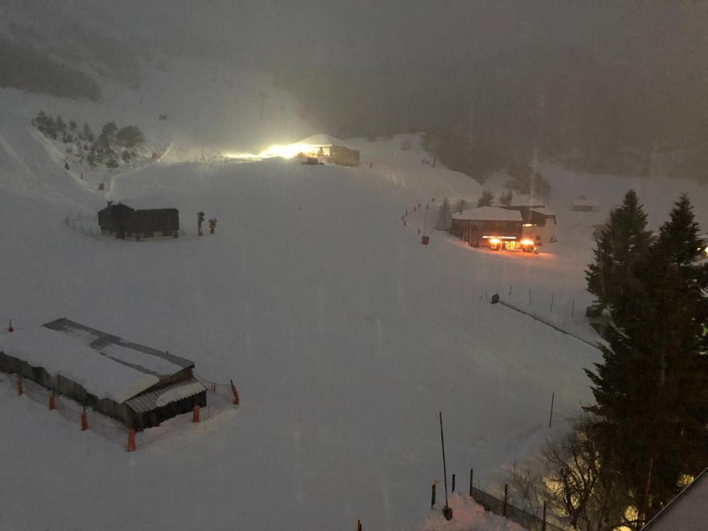 Le Skidoux 2*, au pied des pistes, vue montagne photo 2