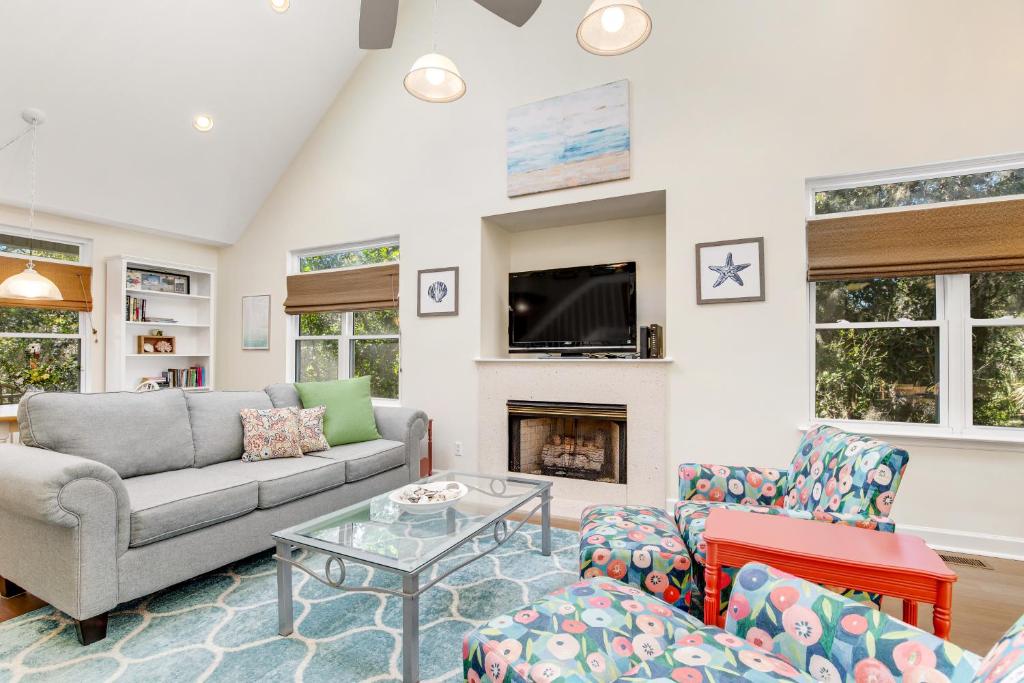 Rosemary Lane photo 3