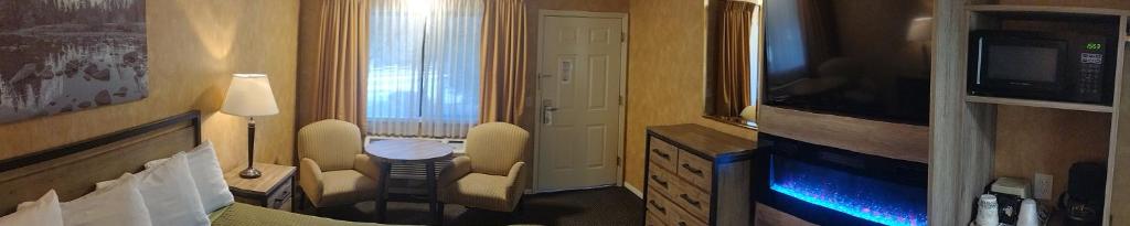 Cedar Lodge image