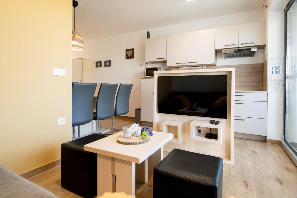 Apartmaji BANONIA " Jutranja zarja " photo 1