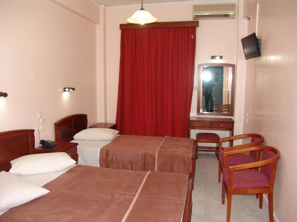 Трехместный (Отремонтированный Улучшенный трехместный номер), Hotel Cosmos