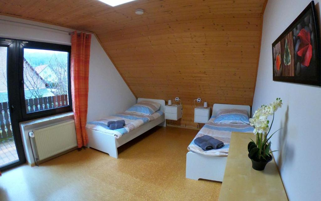 Harste Ferienhaus Ozga mit Balkon und Garten photo 2