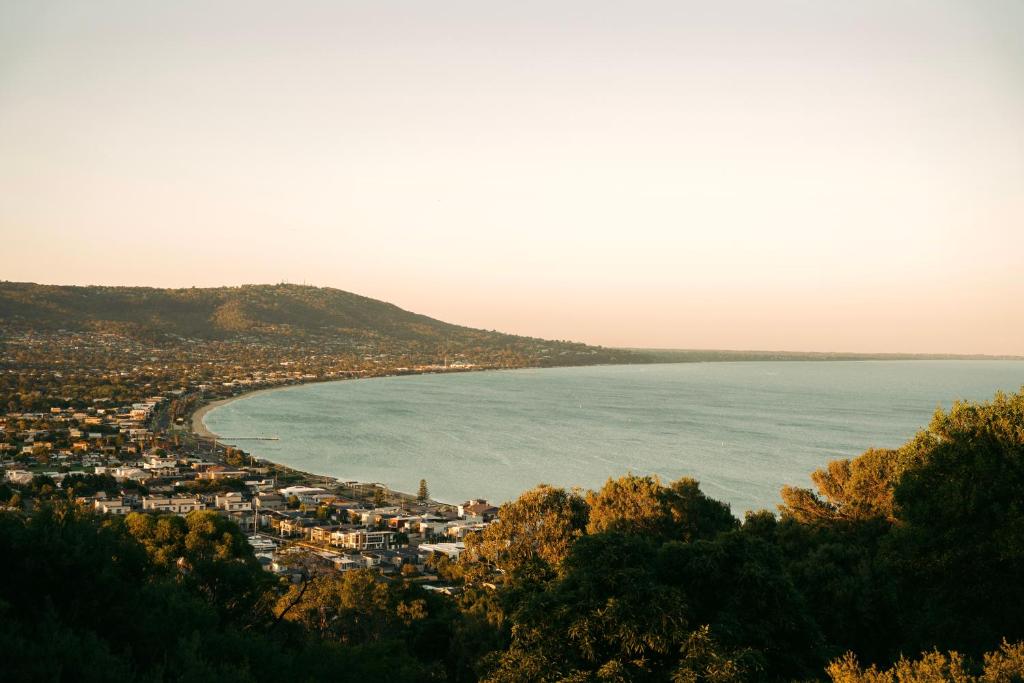 Kinoie Mornington - OCEANVIEW photo 2
