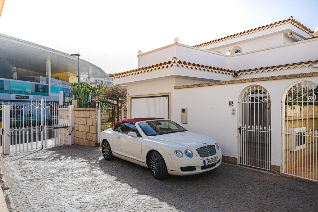 Luxury villa El Duque photo 1