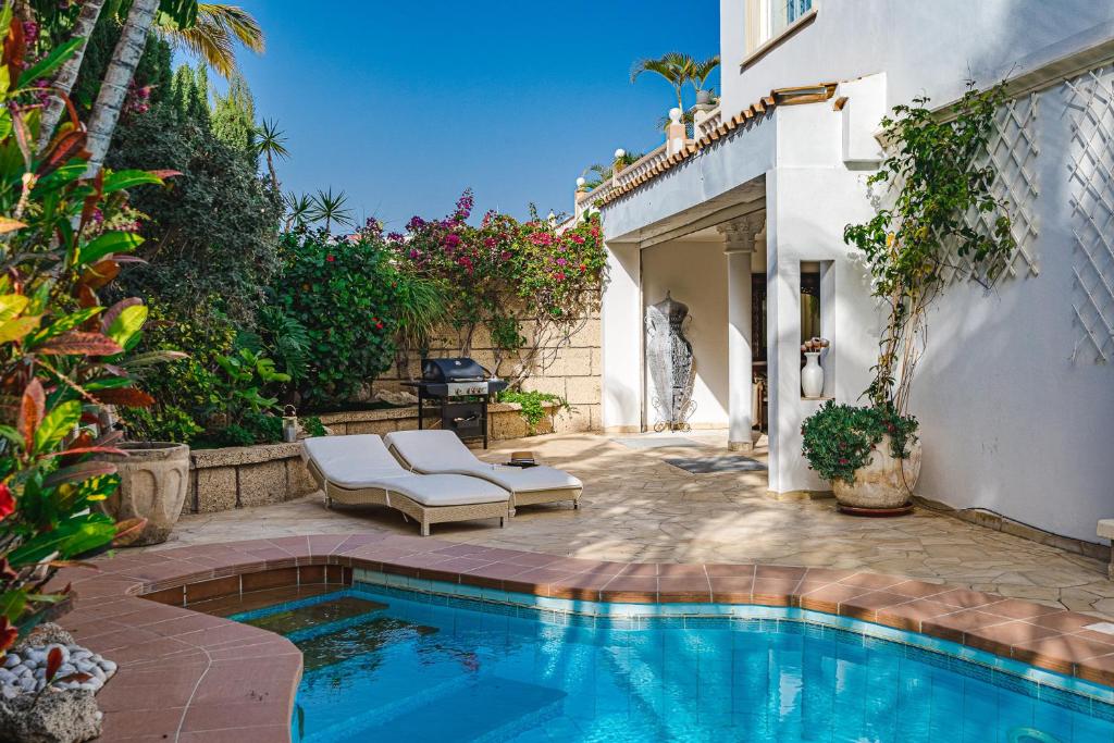 Luxury villa El Duque photo 3