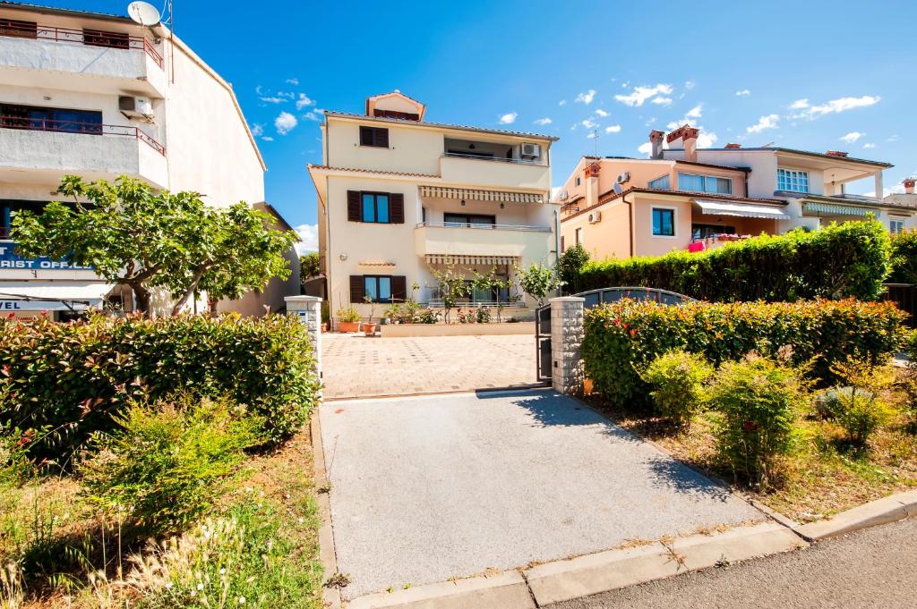 Apartments Milar photo 2