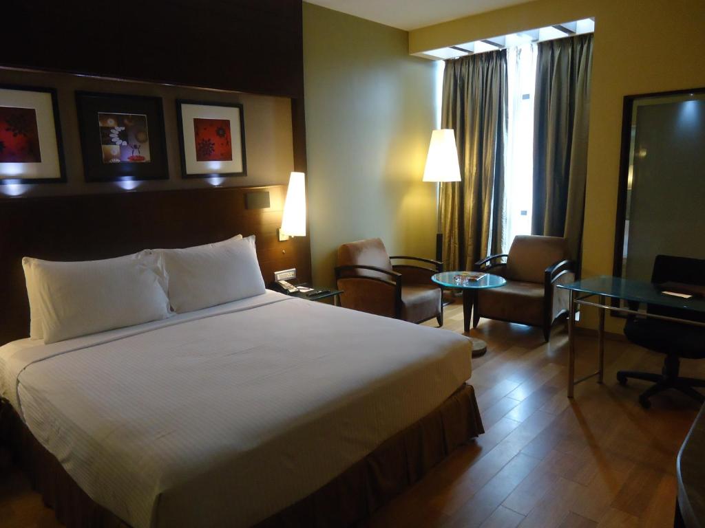 Двухместный (Улучшенный номер), Radisson Blu Atria Bengaluru